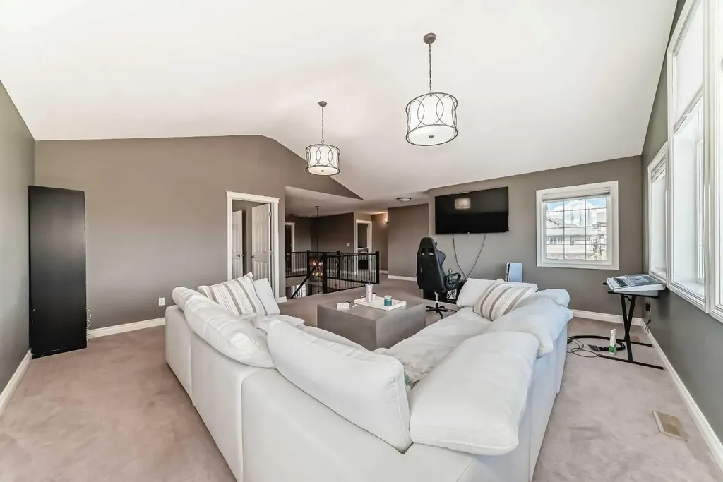 7 Westland Manor SW Calgary AB T3H 0W2