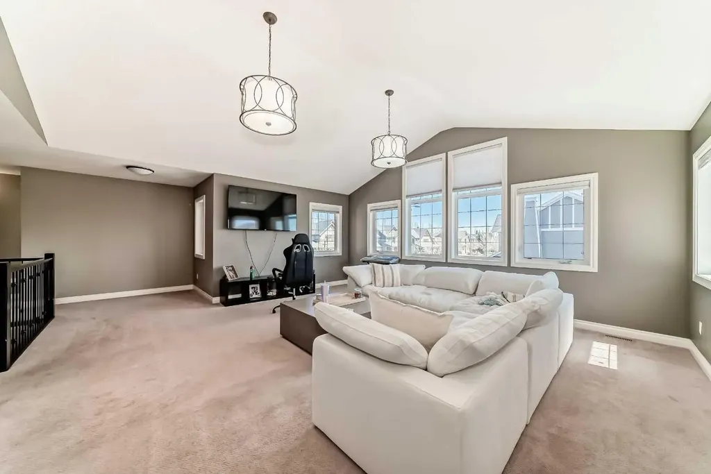 7 Westland Manor SW Calgary AB T3H 0W2