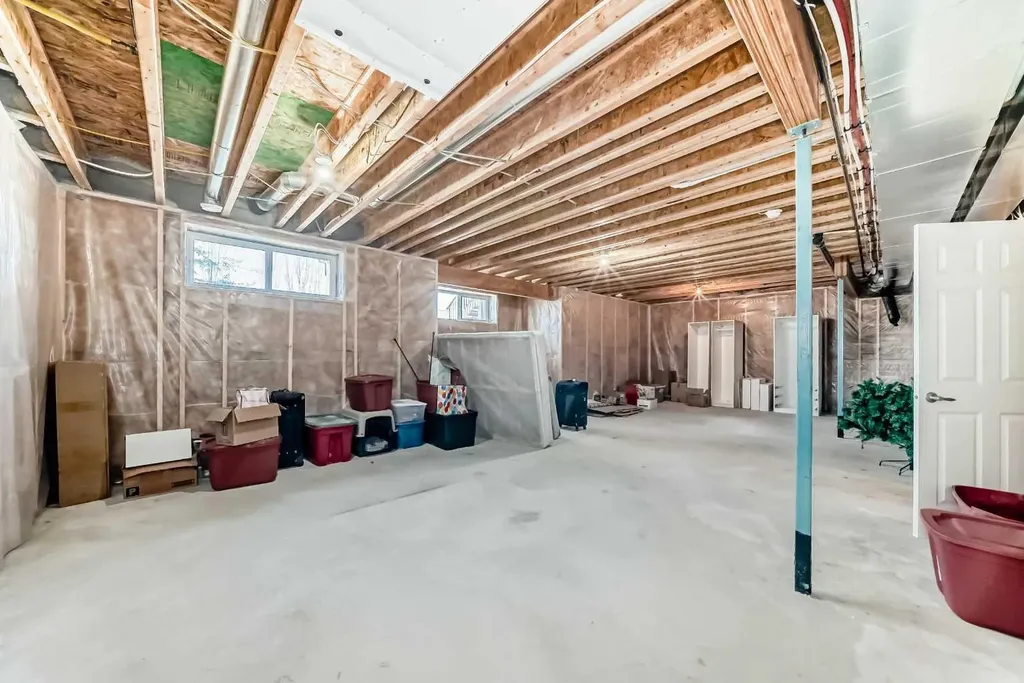 7 Westland Manor SW Calgary AB T3H 0W2