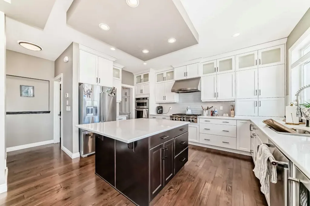 7 Westland Manor SW Calgary AB T3H 0W2