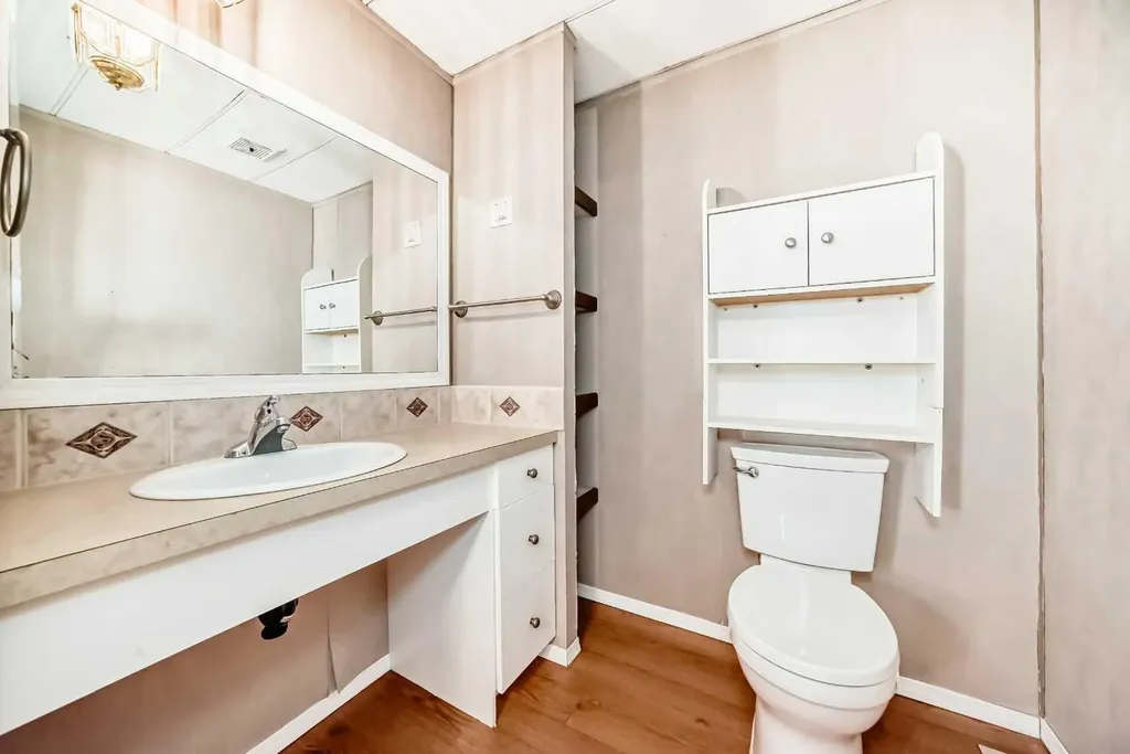 3223 83 Street NW Calgary AB T3B 5N4