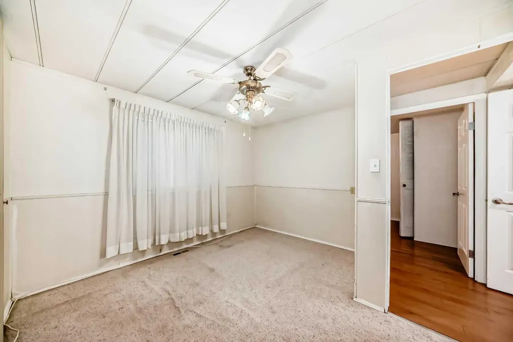 3223 83 Street NW Calgary AB T3B 5N4