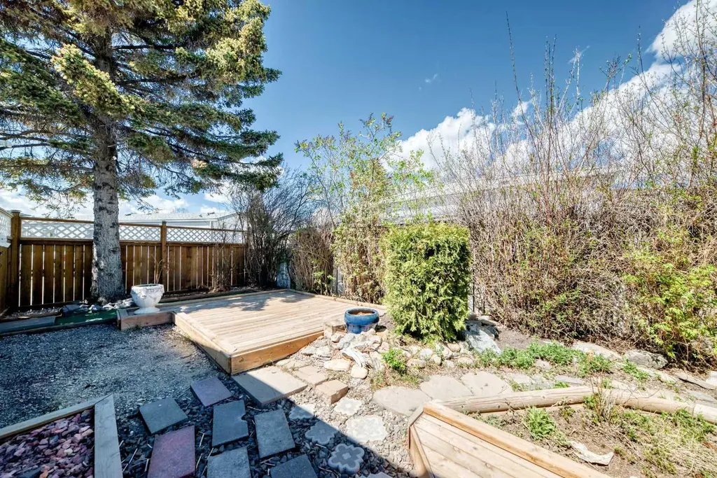 3223 83 Street NW Calgary AB T3B 5N4