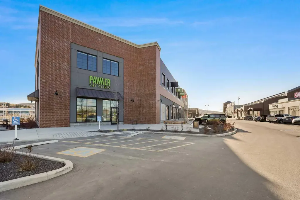 3223 83 Street NW Calgary AB T3B 5N4