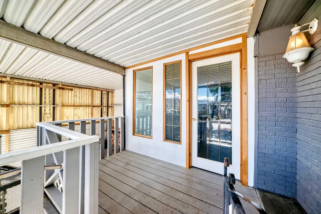 3223 83 Street NW Calgary AB T3B 5N4
