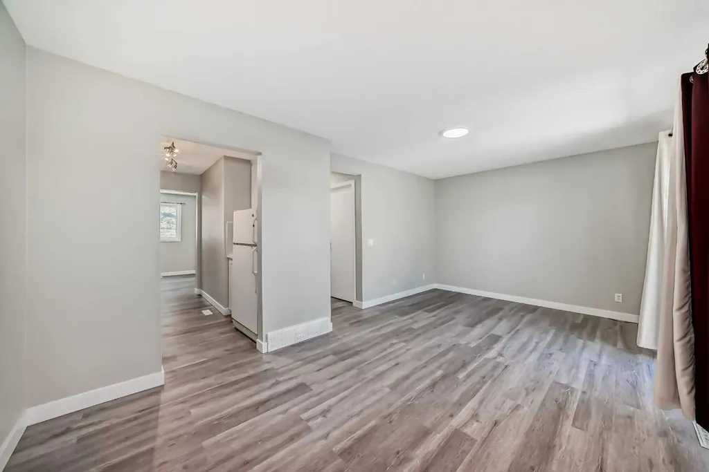 2727 Rundleson Road NE Calgary AB T1Y 3Z3