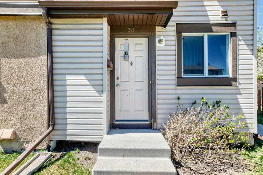 2727 Rundleson Road NE Calgary AB T1Y 3Z3