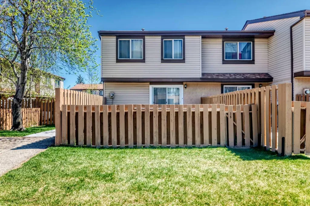 2727 Rundleson Road NE Calgary AB T1Y 3Z3