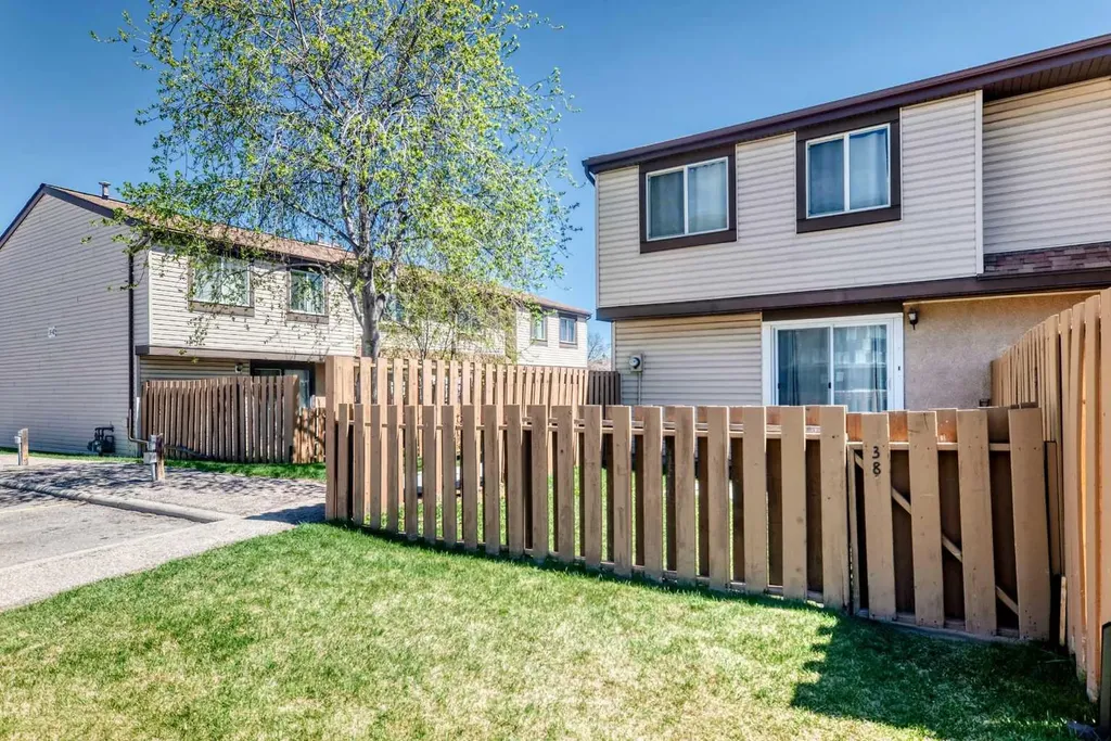 2727 Rundleson Road NE Calgary AB T1Y 3Z3