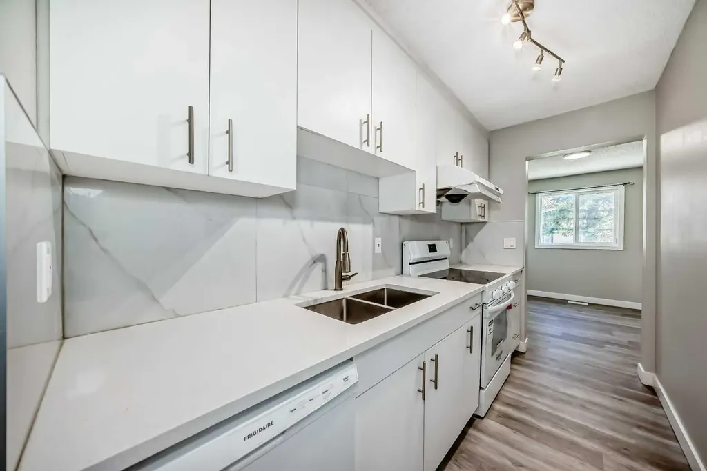 2727 Rundleson Road NE Calgary AB T1Y 3Z3