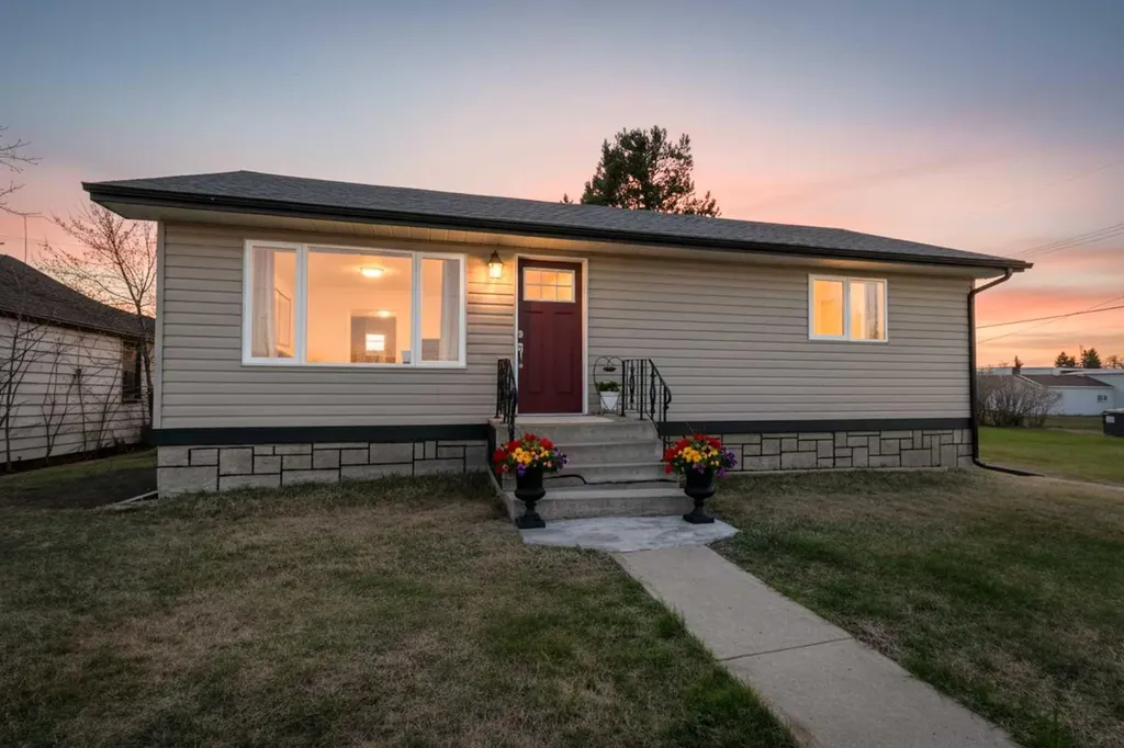 4923 51 Avenue Holden AB T0B 0H8