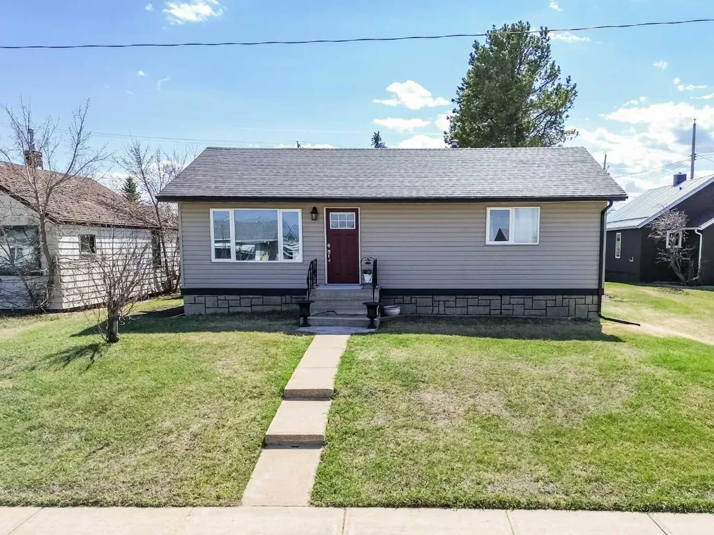 4923 51 Avenue Holden AB T0B 0H8