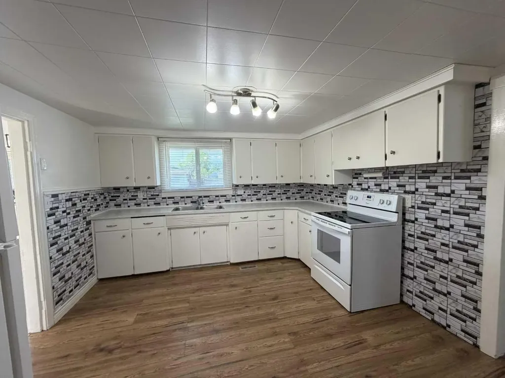 5312 57 Street Taber AB T1G 1L7