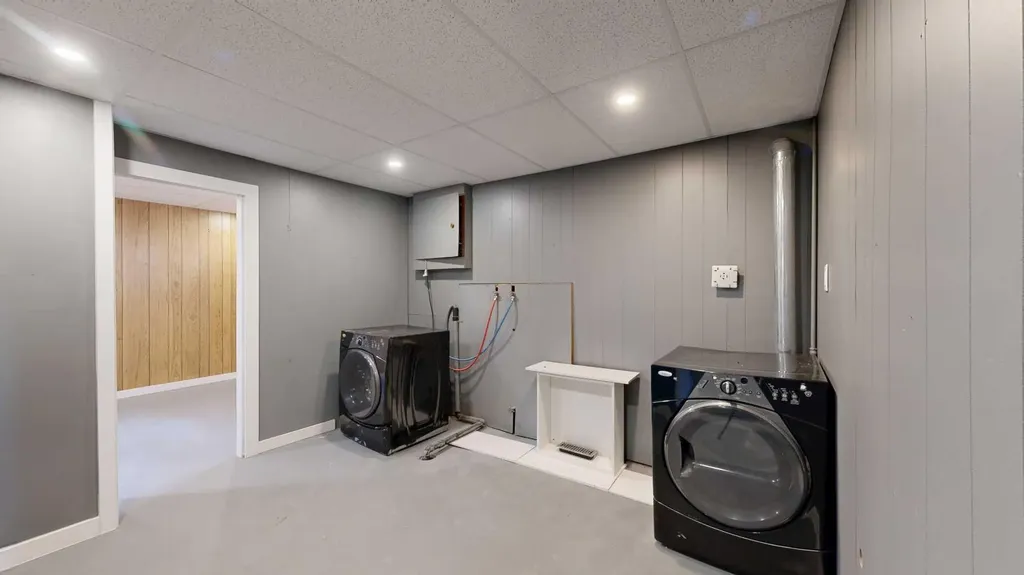 4612 53 Street Stettler AB T4K1J5