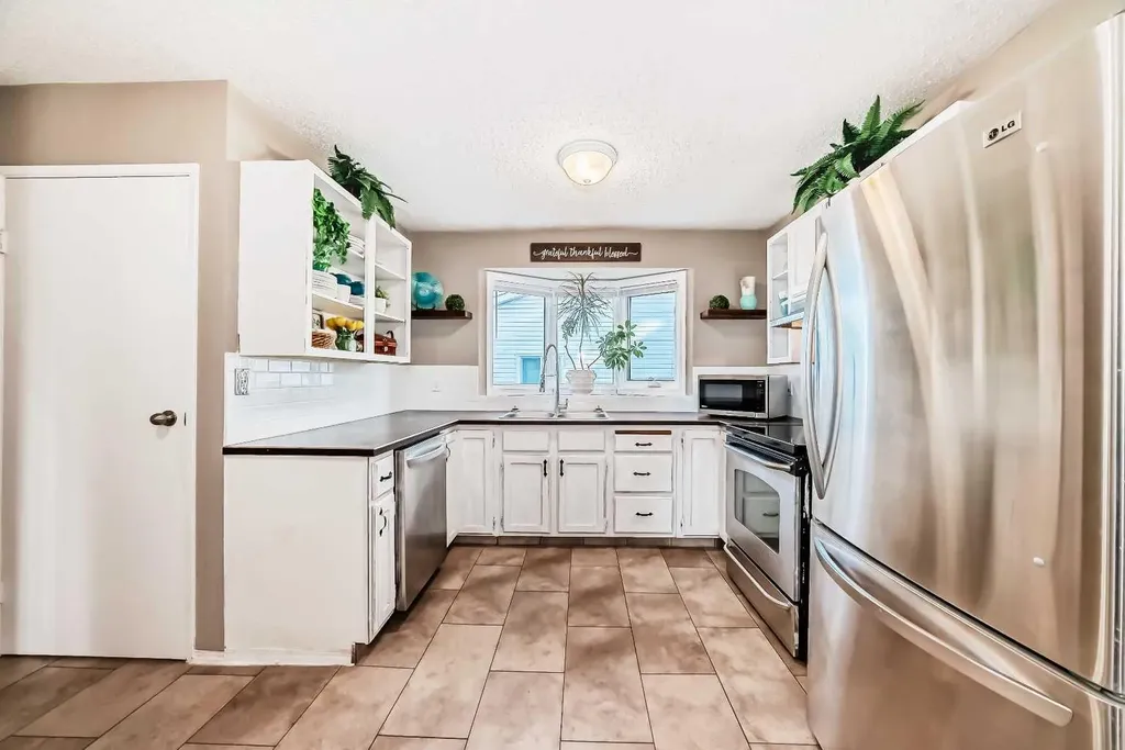 85 Rideau Close SW Airdrie AB T4B 1A7