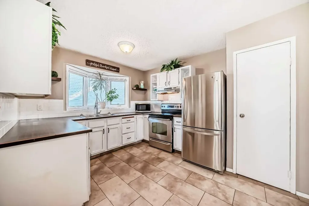 85 Rideau Close SW Airdrie AB T4B 1A7