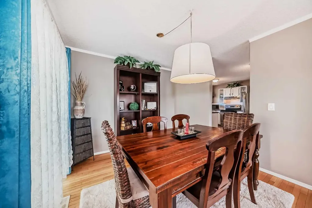 85 Rideau Close SW Airdrie AB T4B 1A7