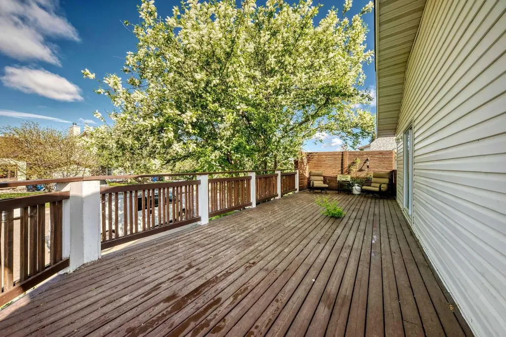 85 Rideau Close SW Airdrie AB T4B 1A7