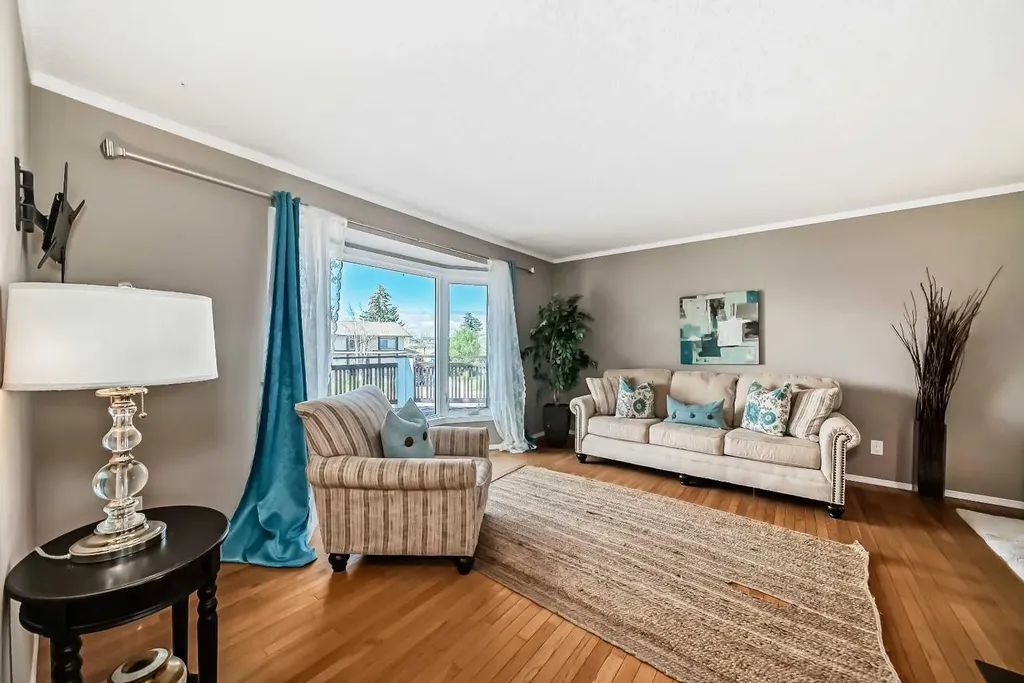 85 Rideau Close SW Airdrie AB T4B 1A7
