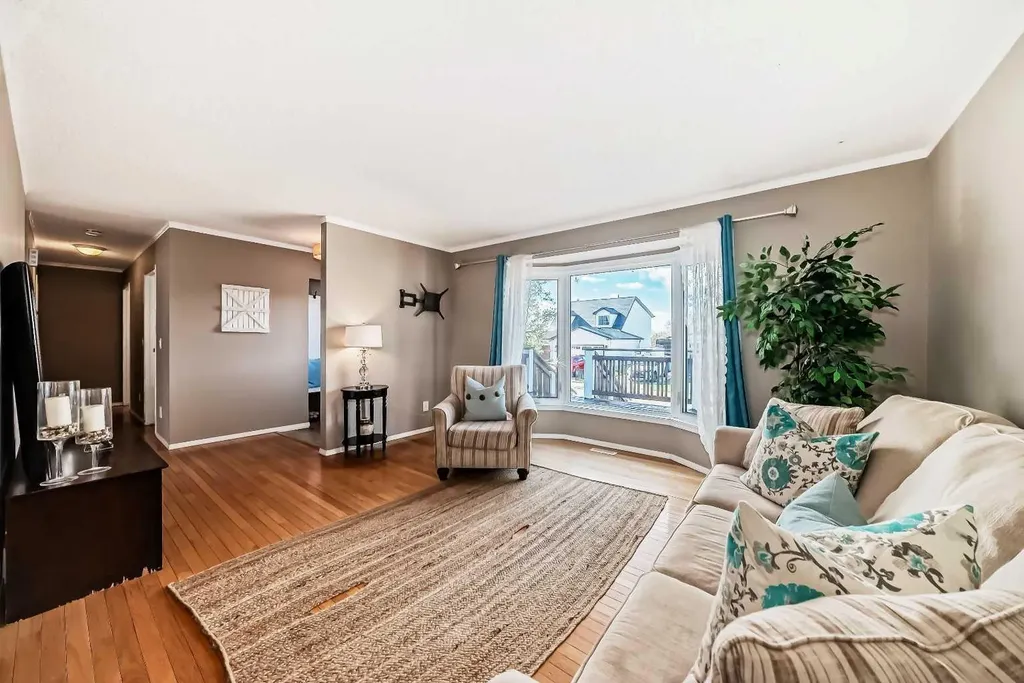 85 Rideau Close SW Airdrie AB T4B 1A7