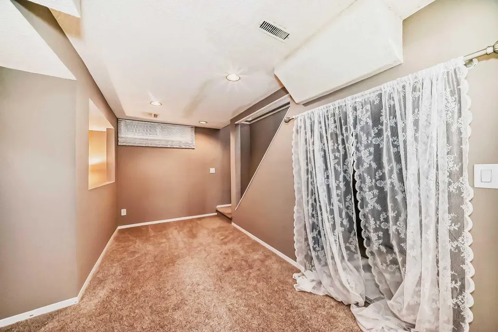 85 Rideau Close SW Airdrie AB T4B 1A7