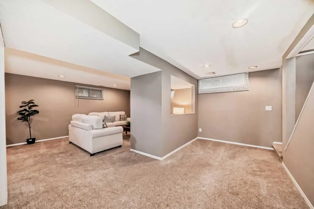 85 Rideau Close SW Airdrie AB T4B 1A7