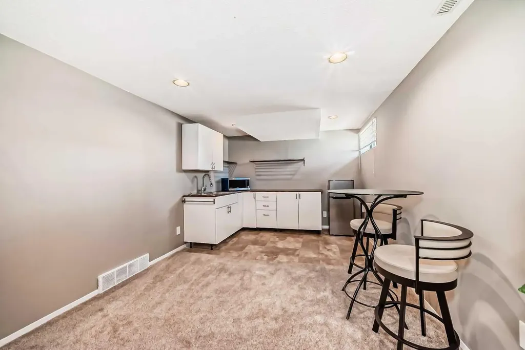 85 Rideau Close SW Airdrie AB T4B 1A7