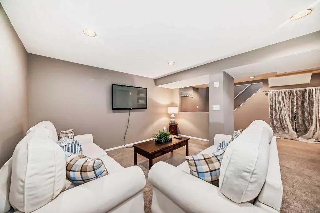 85 Rideau Close SW Airdrie AB T4B 1A7