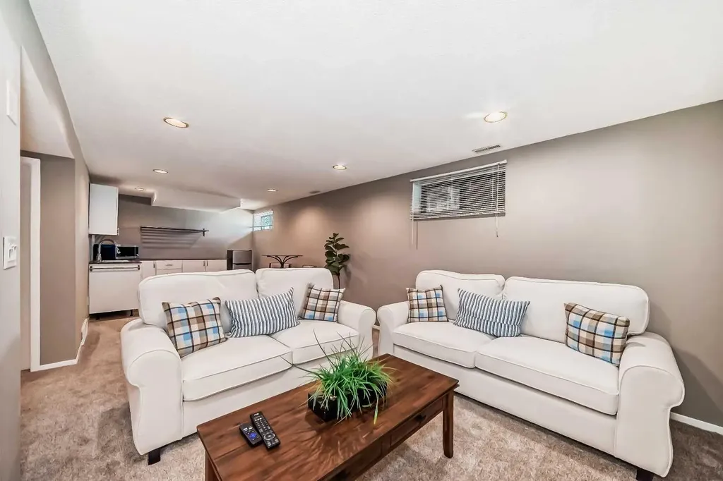 85 Rideau Close SW Airdrie AB T4B 1A7