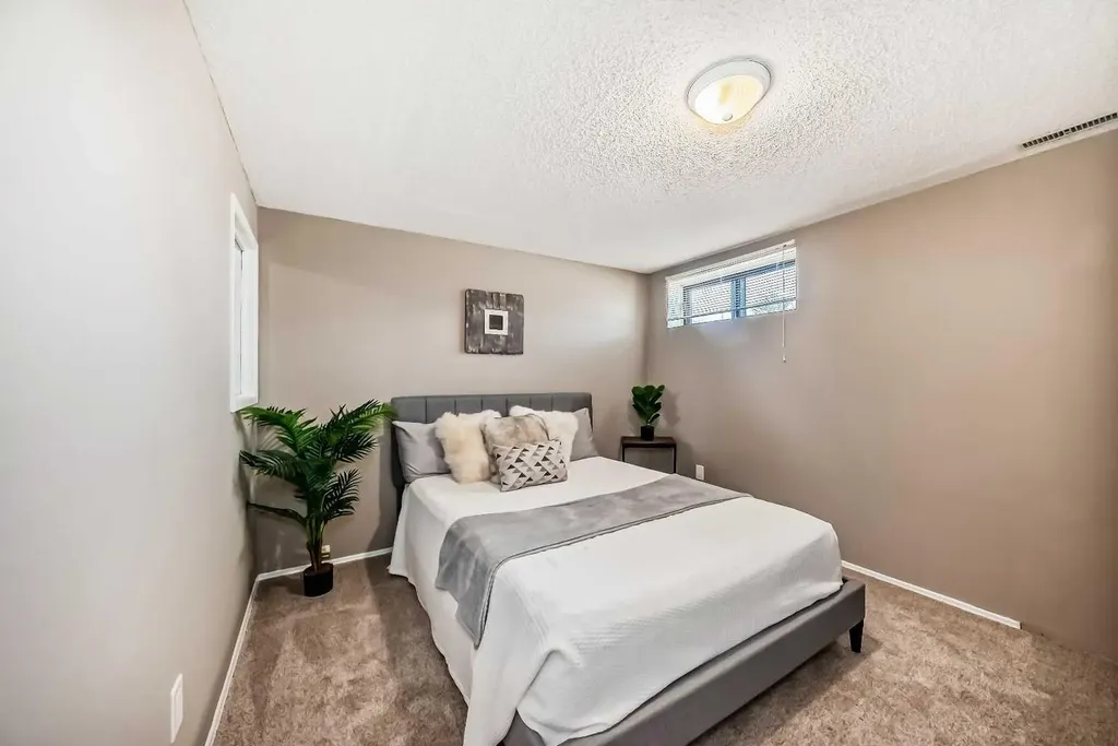 85 Rideau Close SW Airdrie AB T4B 1A7