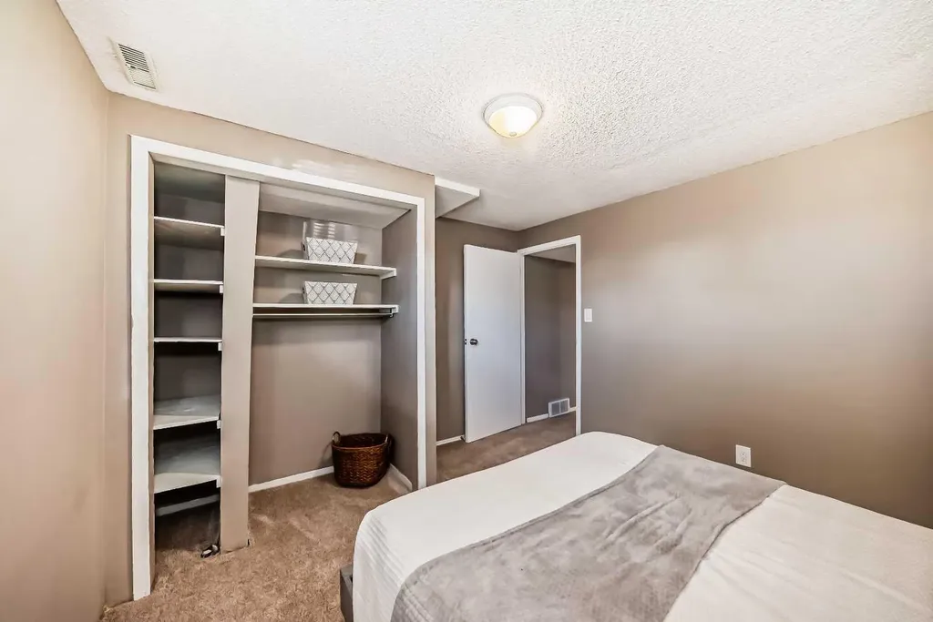 85 Rideau Close SW Airdrie AB T4B 1A7