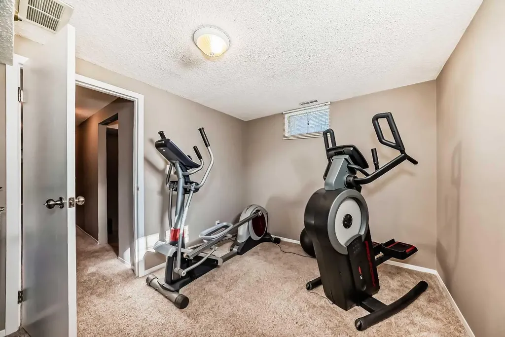 85 Rideau Close SW Airdrie AB T4B 1A7