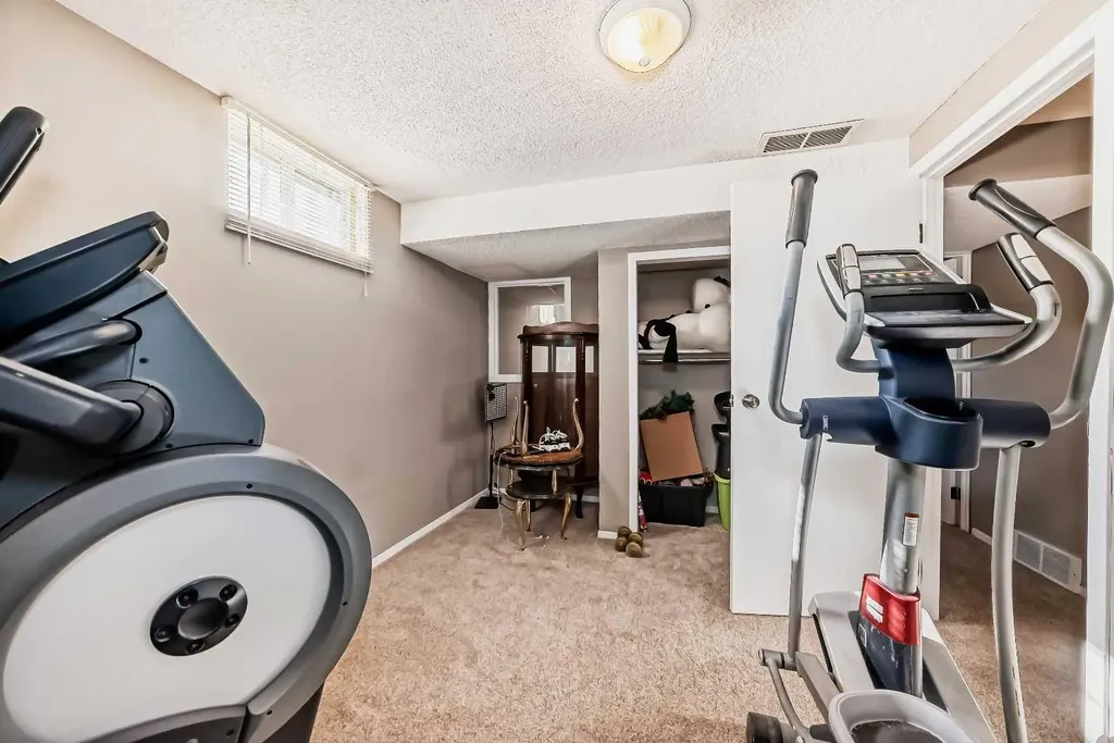 85 Rideau Close SW Airdrie AB T4B 1A7
