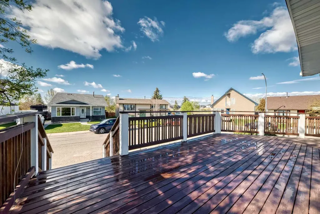 85 Rideau Close SW Airdrie AB T4B 1A7