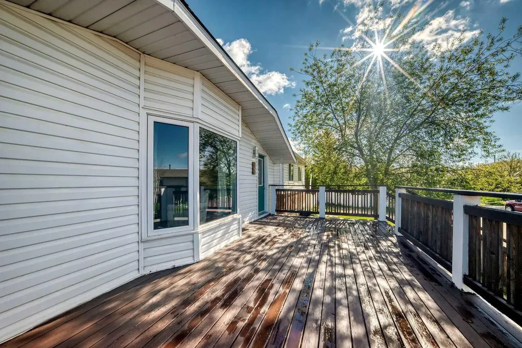 85 Rideau Close SW Airdrie AB T4B 1A7