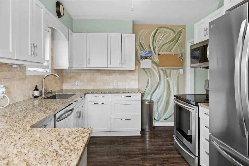 527 29 Street NW Calgary AB T2N 2T4