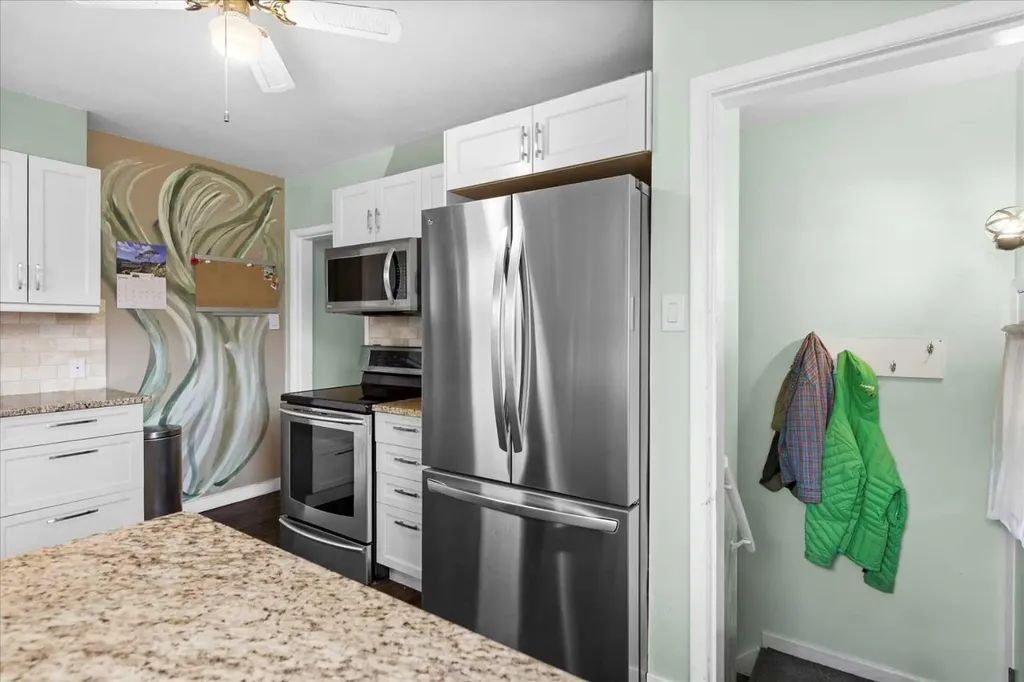 527 29 Street NW Calgary AB T2N 2T4