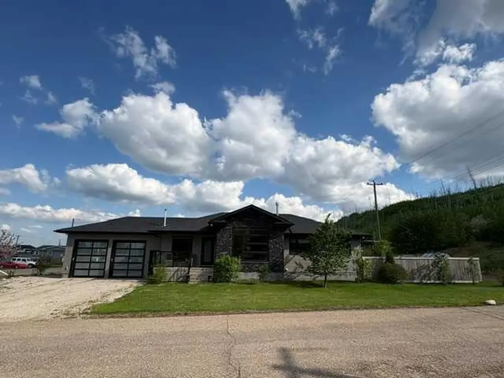 7313 Hughes Avenue Fort Mcmurray AB T9H 1A8