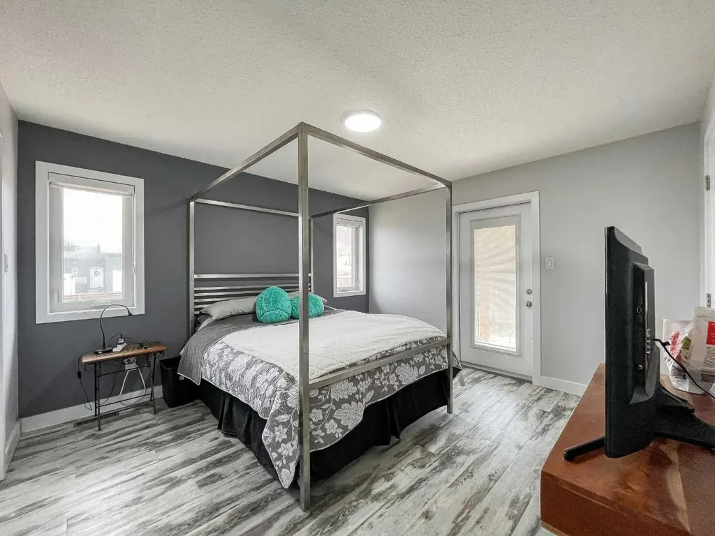 7313 Hughes Avenue Fort Mcmurray AB T9H 1A8