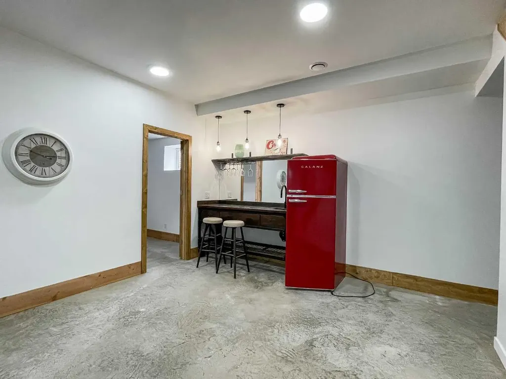 7313 Hughes Avenue Fort Mcmurray AB T9H 1A8