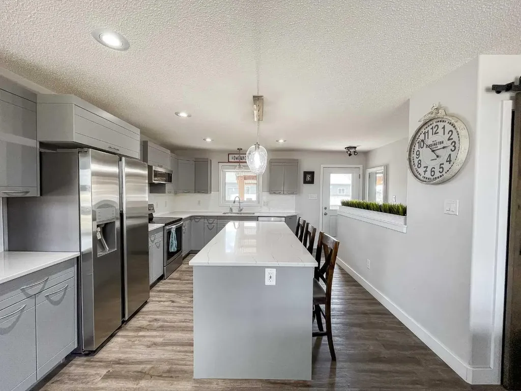 7313 Hughes Avenue Fort Mcmurray AB T9H 1A8