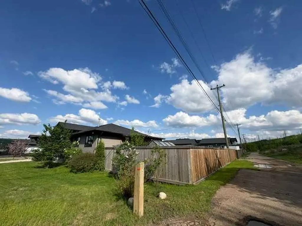 7313 Hughes Avenue Fort Mcmurray AB T9H 1A8