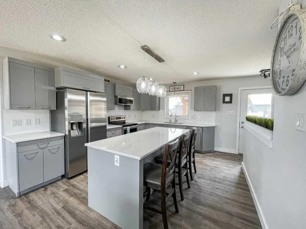 7313 Hughes Avenue Fort Mcmurray AB T9H 1A8