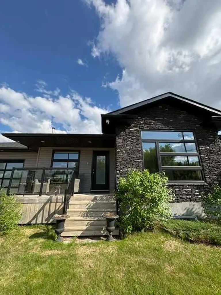7313 Hughes Avenue Fort Mcmurray AB T9H 1A8