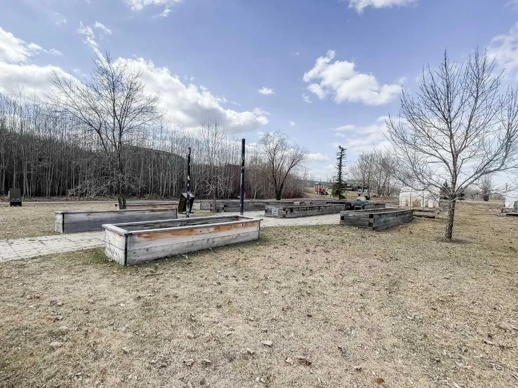 7313 Hughes Avenue Fort Mcmurray AB T9H 1A8
