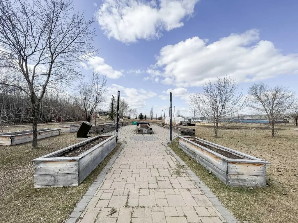 7313 Hughes Avenue Fort Mcmurray AB T9H 1A8