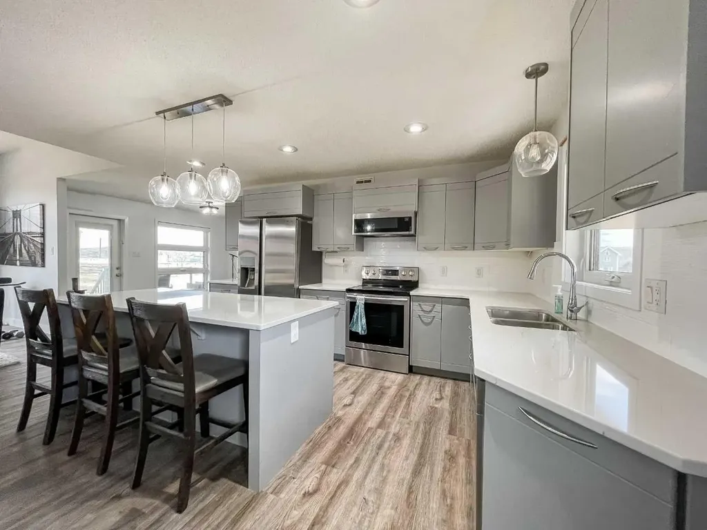 7313 Hughes Avenue Fort Mcmurray AB T9H 1A8