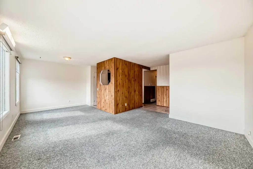 703 58 Street SE Calgary AB T2A 3S3