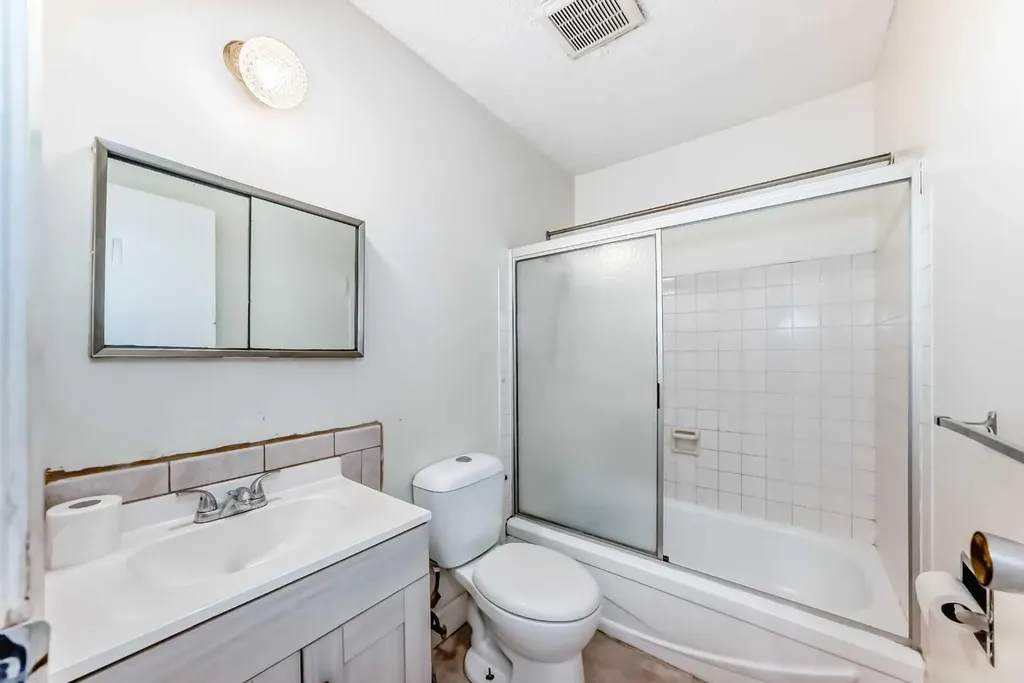 703 58 Street SE Calgary AB T2A 3S3