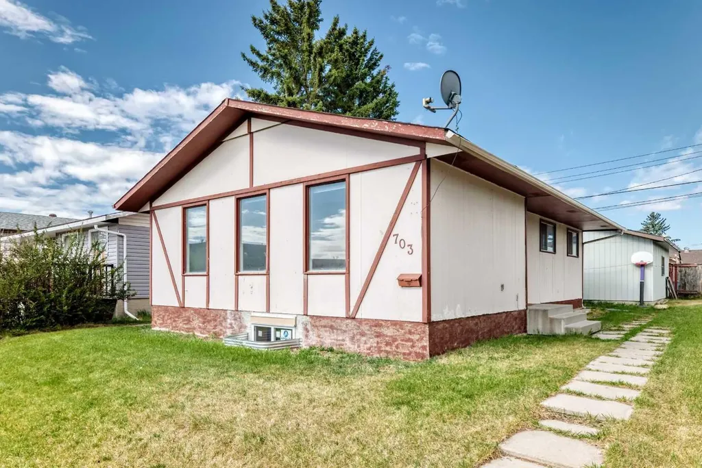 703 58 Street SE Calgary AB T2A 3S3
